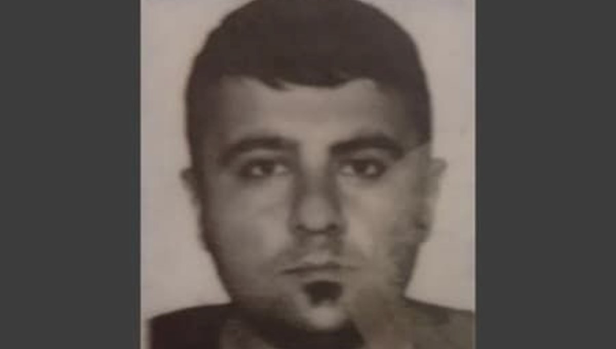 Kümesteki lambayı tamir etmek isterken akıma kapılarak öldü Kümesteki lambayı tamir etmek isterken akıma kapılarak öldü