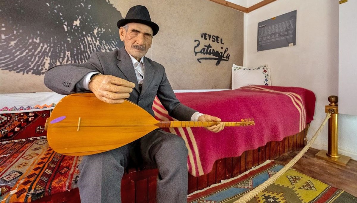 Dizelere ve türkülere sığmayan büyük halk ozanı Aşık Veysel'in evine ziyaretçi akını