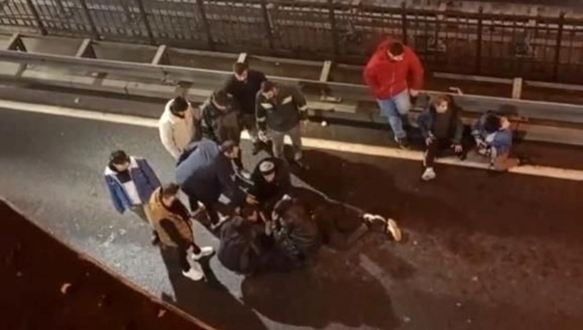 Taksim’de dehşet anları: Metrelerce yüksekten yola atladı Taksim’de dehşet anları: Metrelerce yüksekten yola atladı