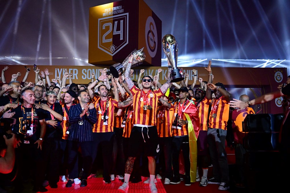 Şampiyon Galatasaray kupasını kaldırdı - 6