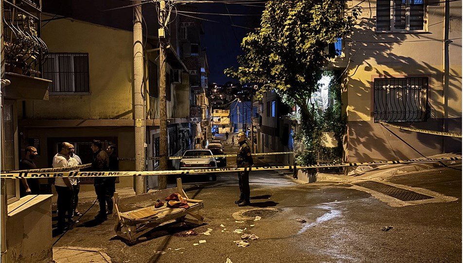 Gece yarısı bıçakla dehşet saçtı: 1 ölü, 2 yaralı