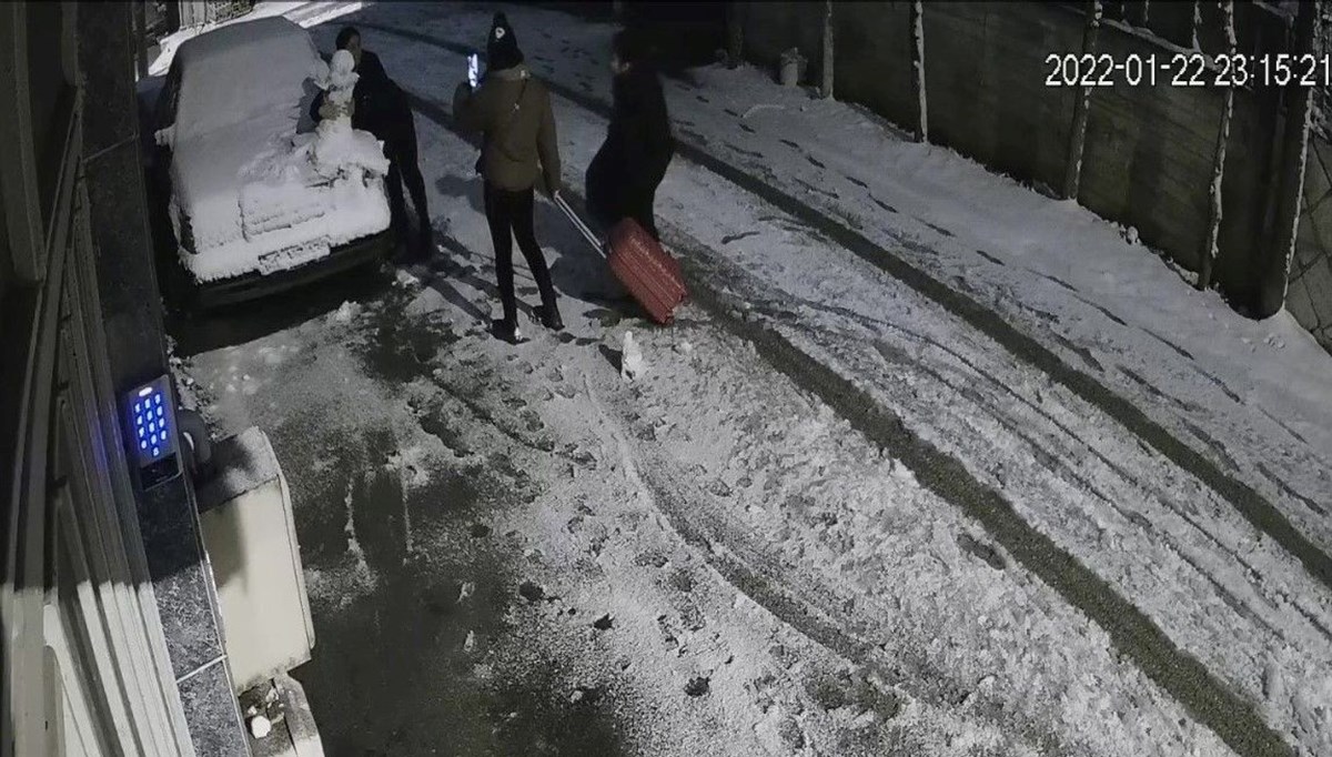 Kardan adamı çaldılar