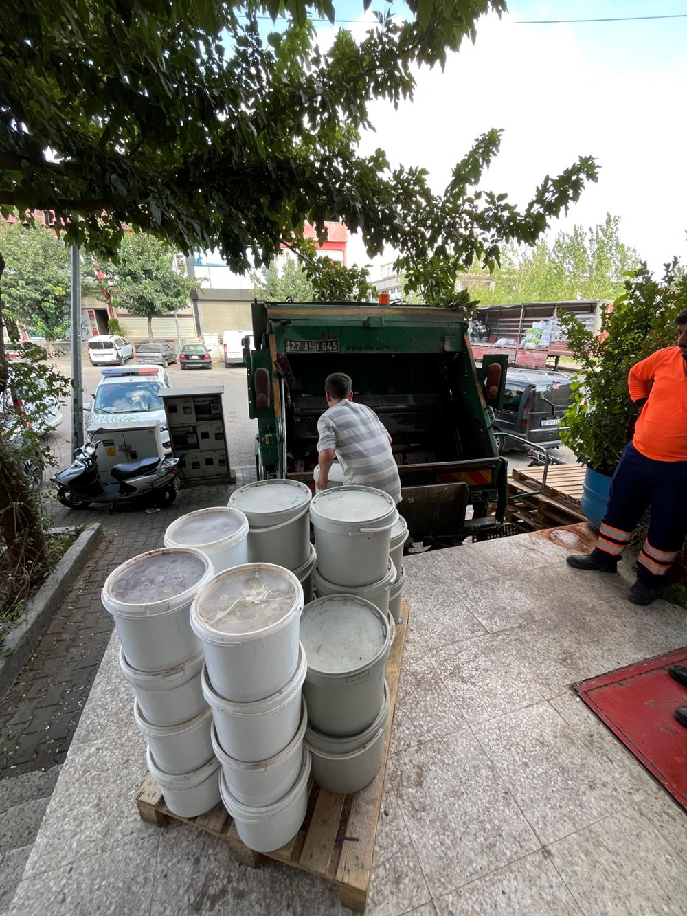 Tonlarca bozulmuş ve etiketsiz ürün imha edildi - 6