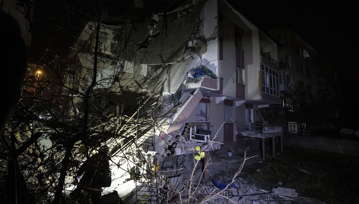 SON DAKİKA:Ankara'da 3 katlı binada patlama: 1 çocuk hayatını kaybetti, 1'i ağır 5 kişi yaralı