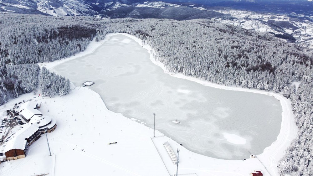 Düzce'deki Topuk Yaylası Göleti buz tuttu - 6