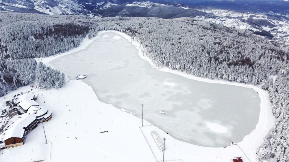 Düzce'deki Topuk Yaylası Göleti buz tuttu - 6