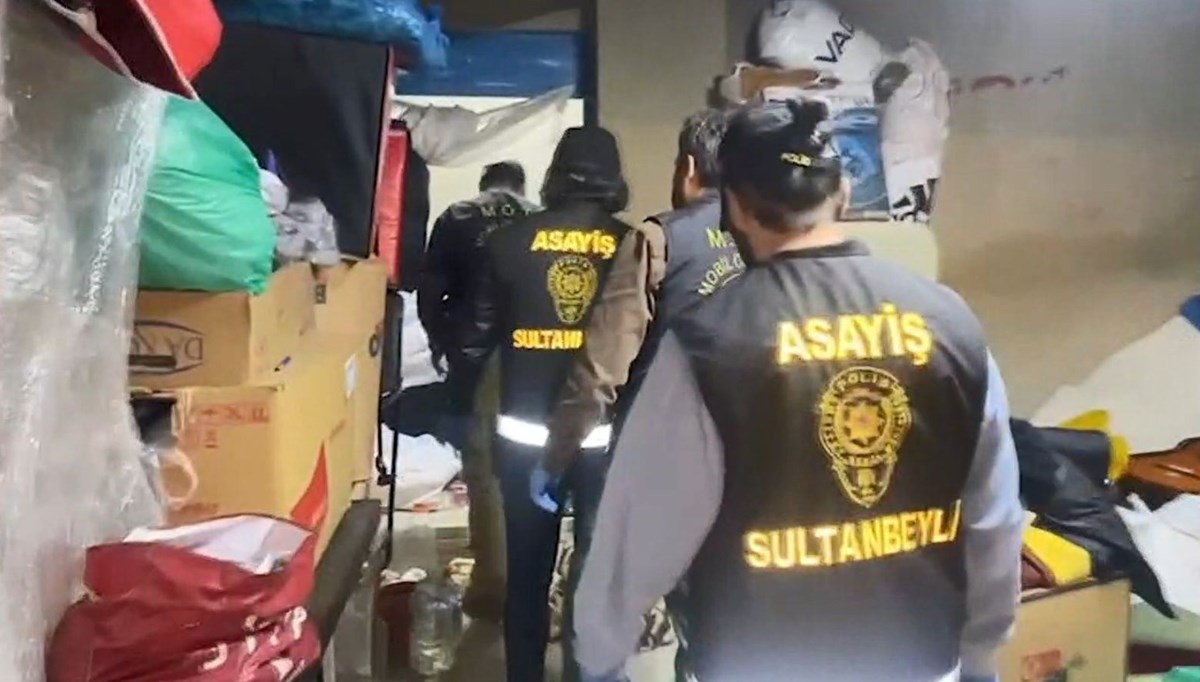 Sultanbeyli’de silah ticareti yapanlara operasyon: 3 gözaltı Sultanbeyli’de silah ticareti yapanlara operasyon: 3 gözaltı