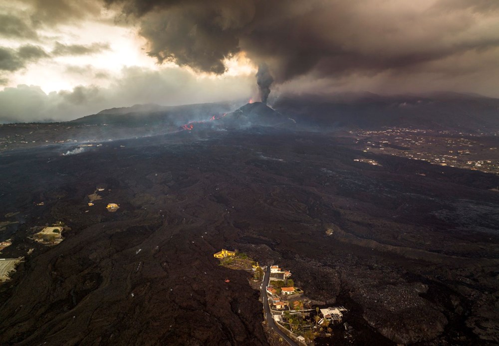 La Palma'daki kabus şiddetini artırdı: Saniyede bir metre hızla ilerleyen lavlar önüne geleni yutuyor - 5