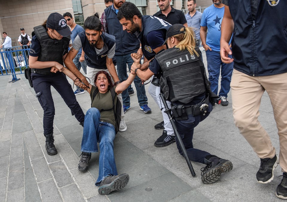 İstanbul Adalet Sarayı önünde gözaltı - 1