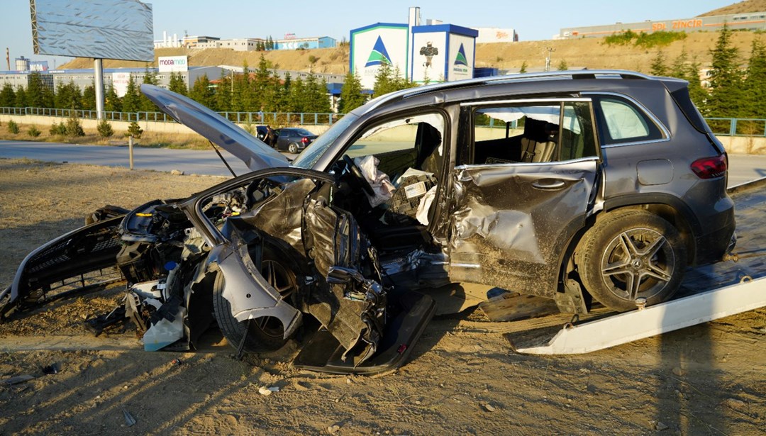 Kırmızı ışıkta durmadı, lüks otomobili biçti: 1 ölü, 1 yaralı