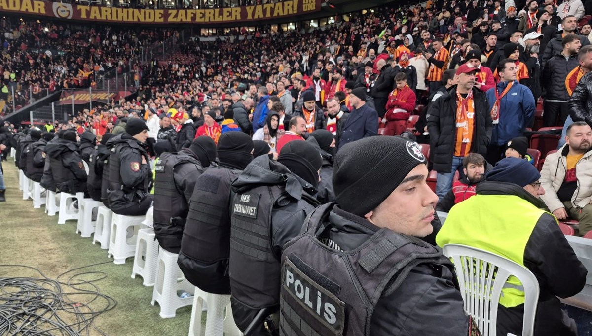 Galatasaray'dan açıklama: Sahamızda bu kadar polisin olması konsantremizi bozdu