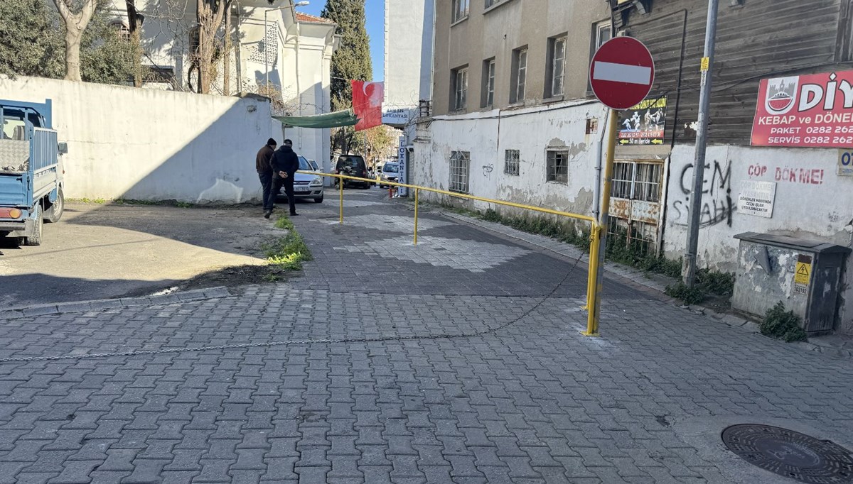 “Tapusu bende” dedi, sokağa bariyerle girişe kapattı