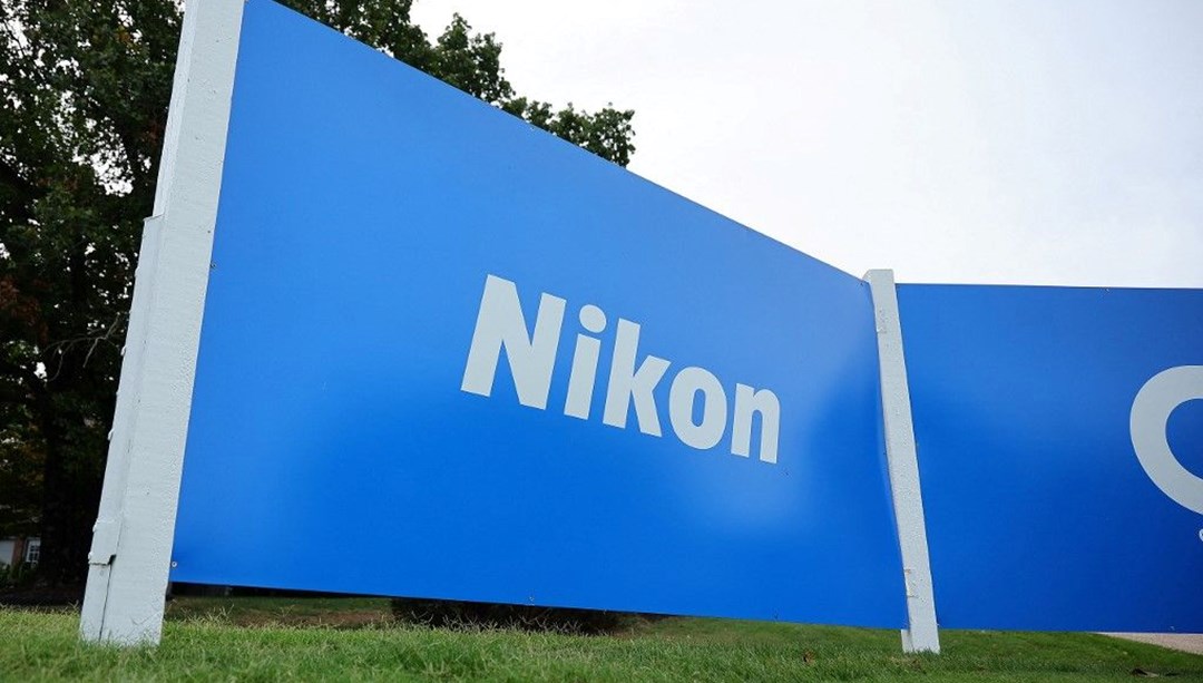 Nikon, Fransız oldu
