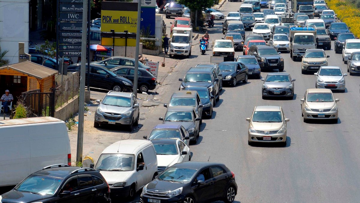 Ekonomik krizin vurduğu Lübnan'da akaryakıt sıkıntısı büyüyor