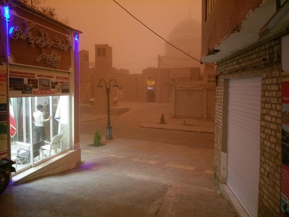 İran'daki kum fırtınası hayatı felç etti - 1