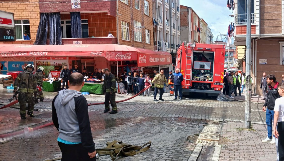 Esenyurt’ta korkutan çatı yangını