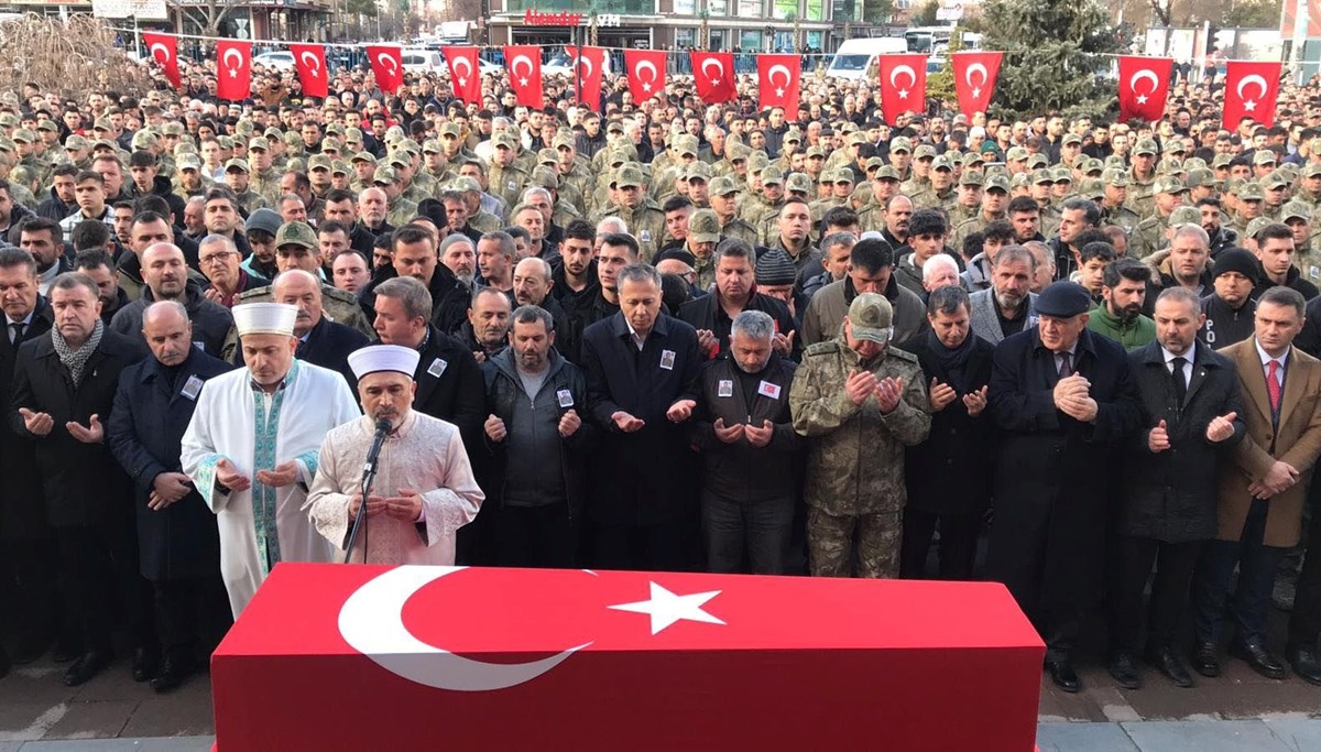 Pençe Kilit şehidi Salih Ay'a veda Pençe Kilit şehidi Salih Ay'a veda