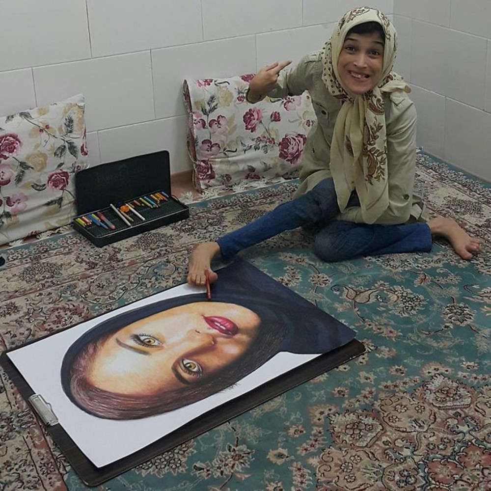 Iranian disabled painter draws pictures with his feet - 9