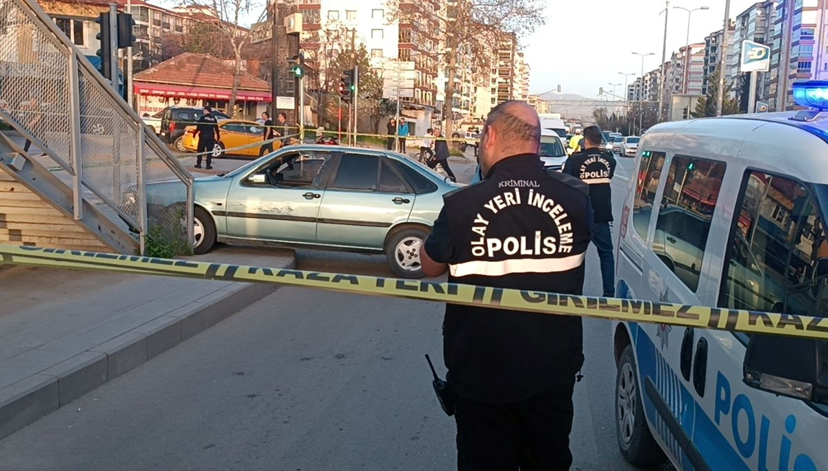 Feci olay: Otomobil kullanırken erkek arkadaşı boğazını kesti Feci olay: Otomobil kullanırken erkek arkadaşı boğazını kesti