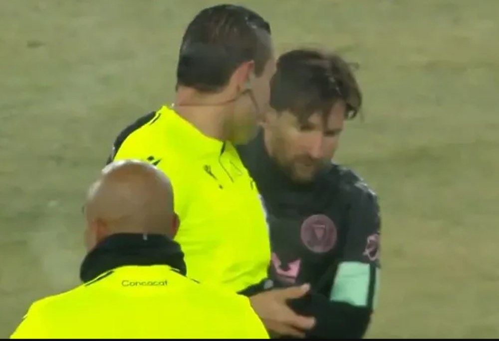 Messi'den forma istedi, 6 ay ceza aldı - 1
