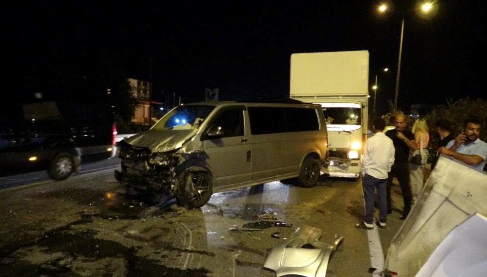 Antalya'da zincirleme kaza: 3 yaralı