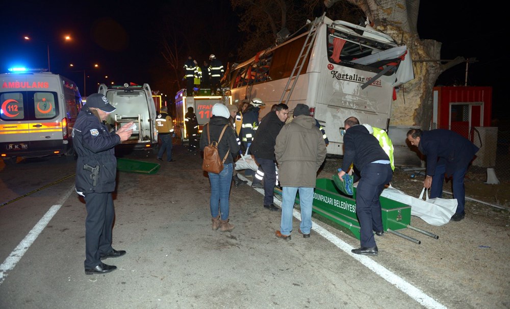 Eskişehir'de tur otobüsü kazası - 1