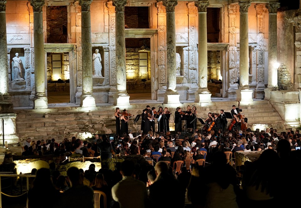 Gece Müzeciliği konserlerinin ilki, Efes Antik Kenti'nde düzenlendi - 1