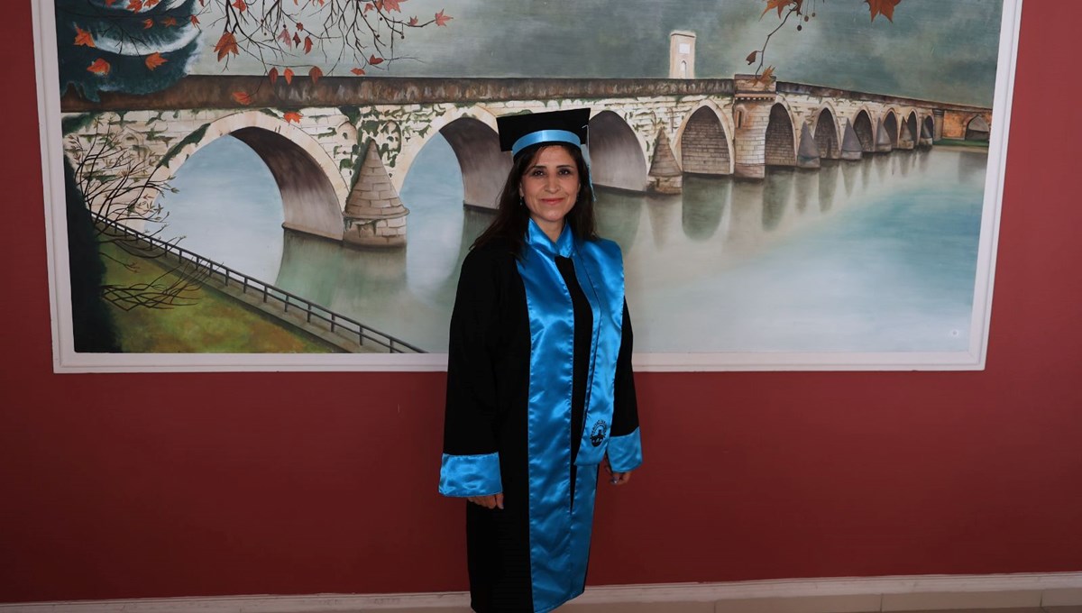 Kızına örnek olmak istedi: 48 yaşında üçüncü üniversitesini tamamladı