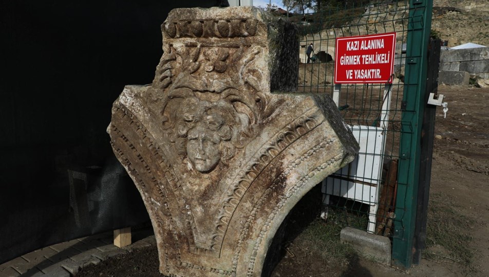 Düzce’de kazı çalışmalarında Medusa heykeli bulundu
