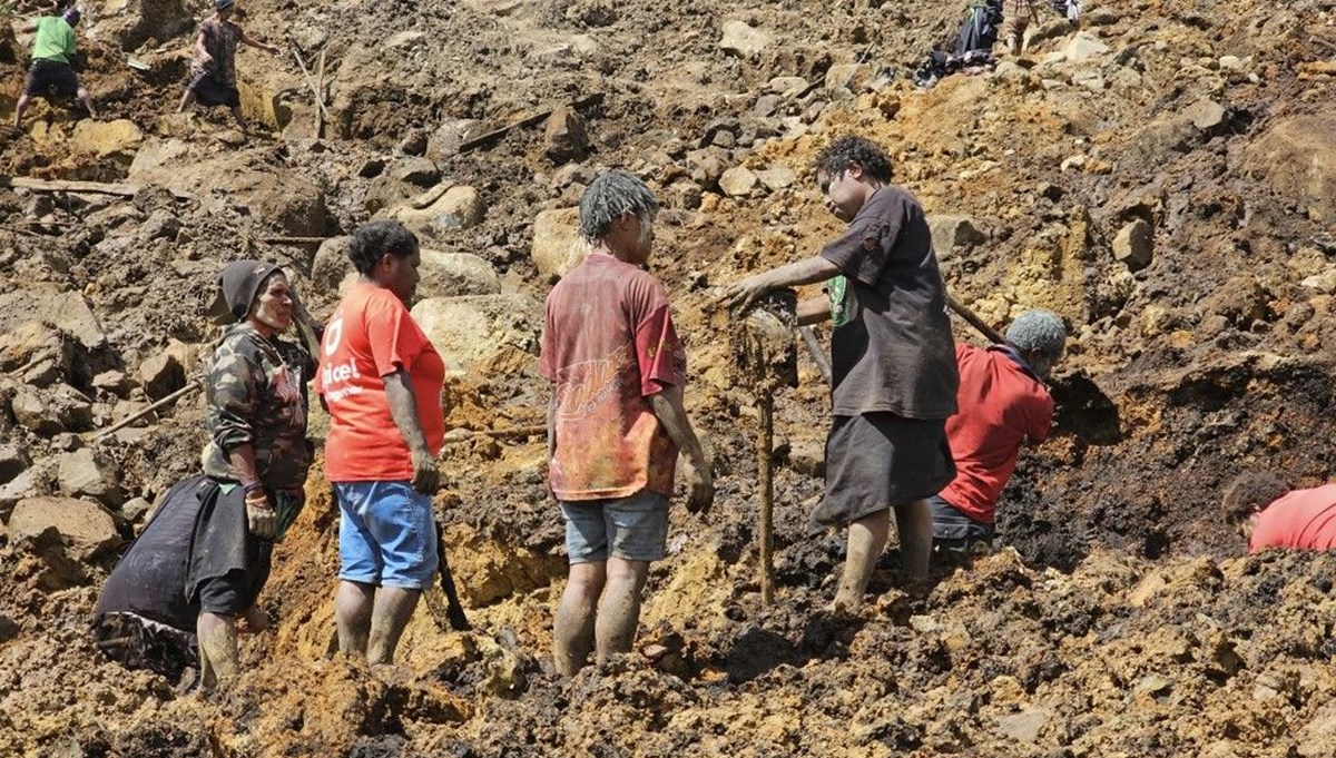 Papua Yeni Gine'de heyelan: Cenaze arama çalışmaları durduruldu