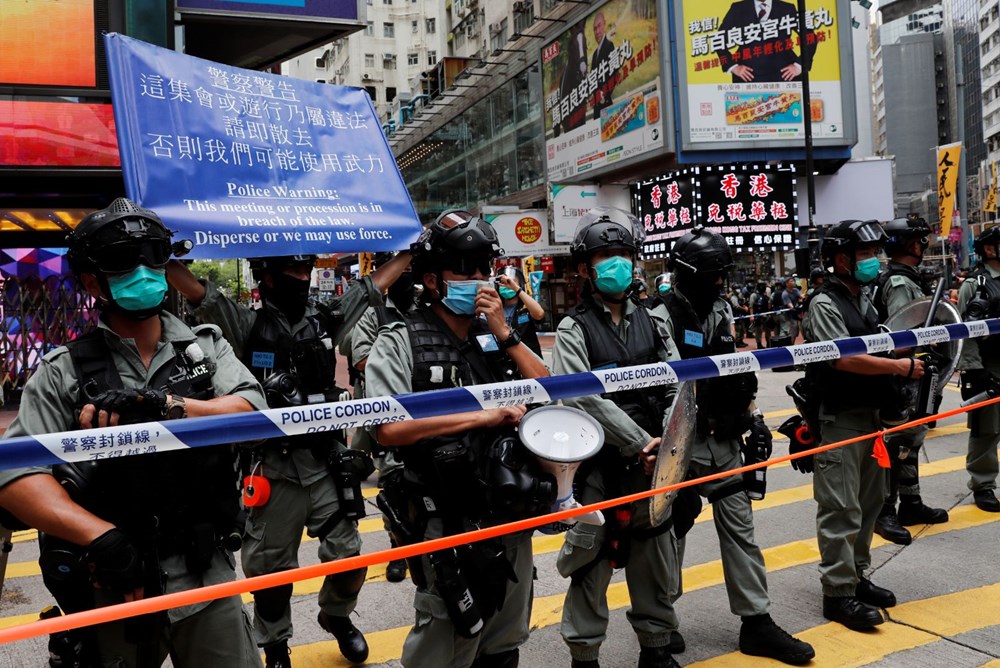 Yasa geçti, Hong Kong'da gözaltılar başladı - 9