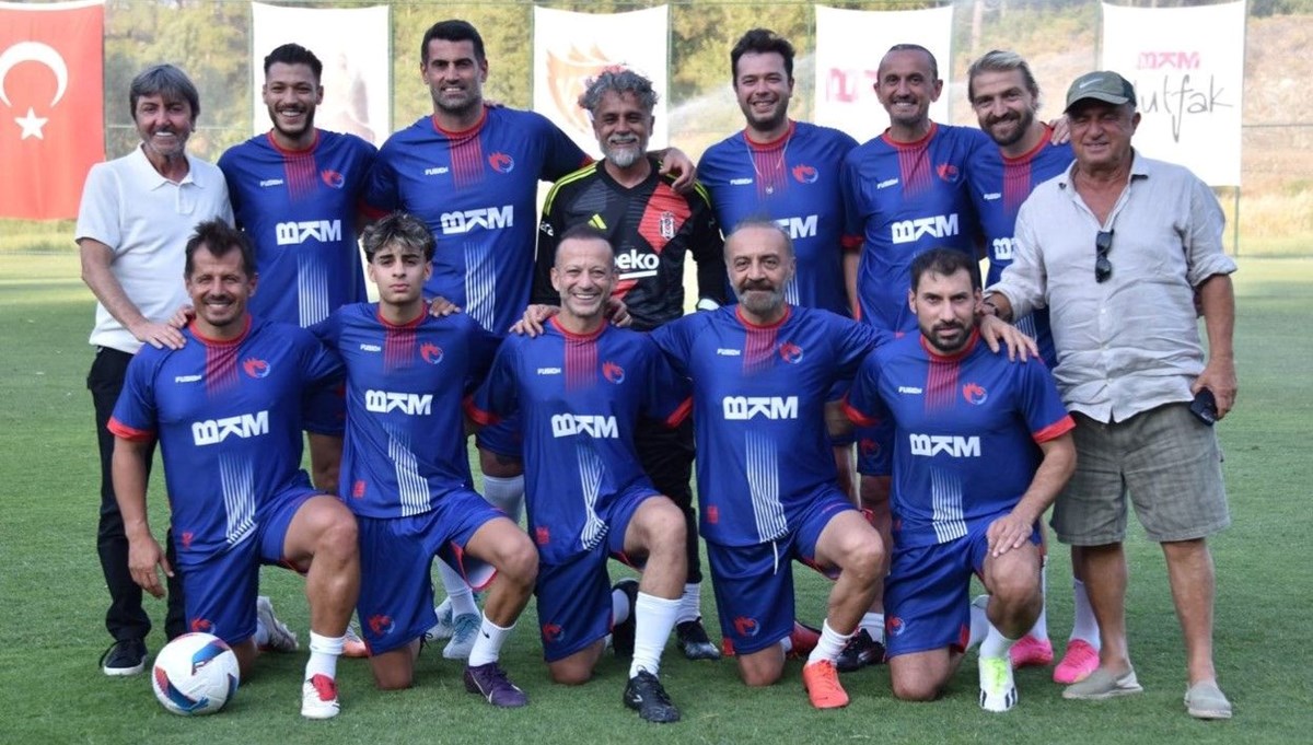 Futbol sahasında yıldızlar geçidi