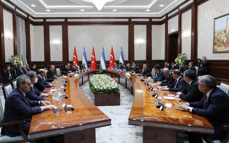 Cumhurbaşkanı Recep Tayyip Erdoğan, Özbekistan Cumhurbaşkanı Şevket Mirziyoyev'le heyetler arası görüşmelere başkanlık etti.