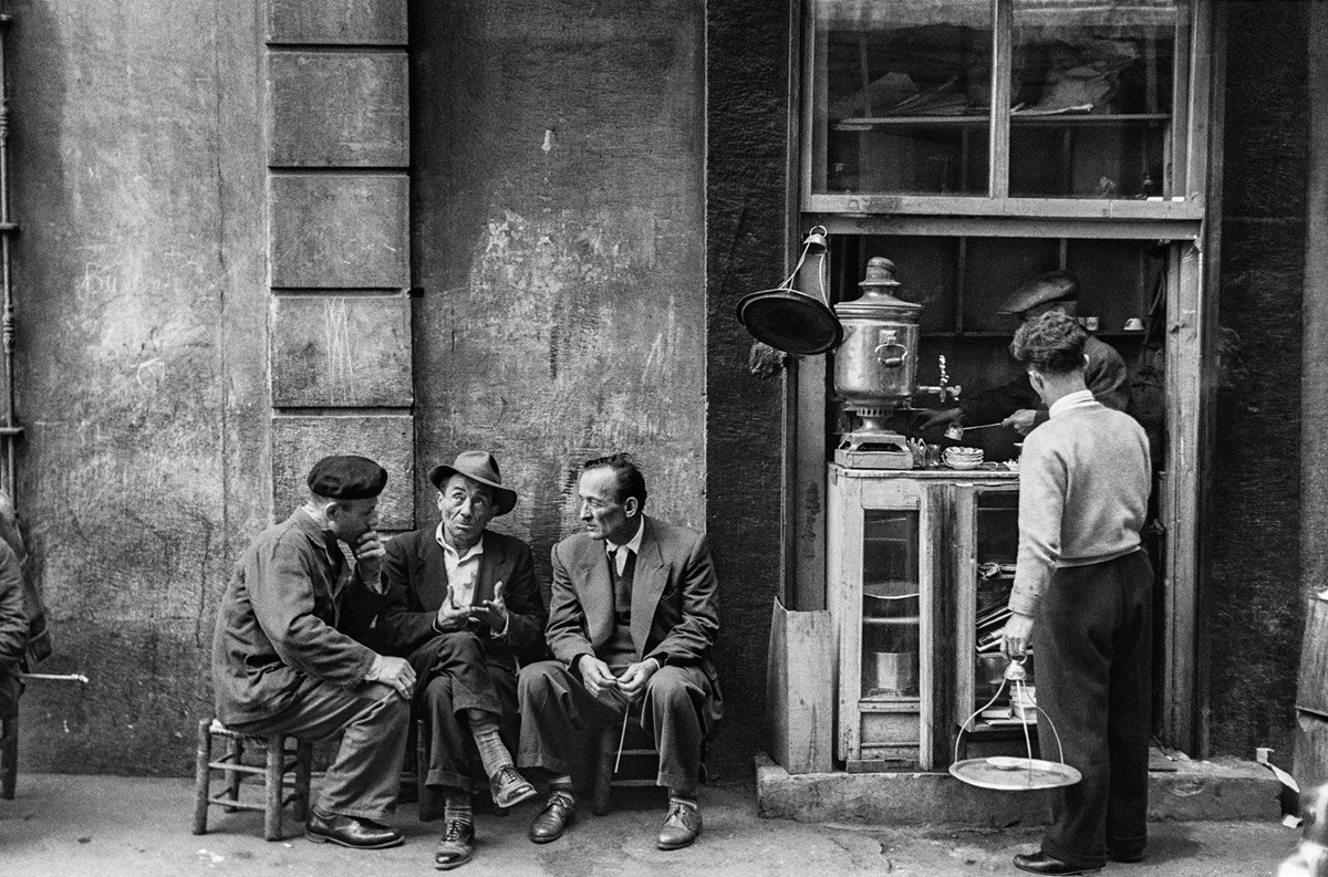 Ara Güler’in gözünden Beyoğlu’nu gösteren Denize İnen Yol sergisi düzenlenecek.