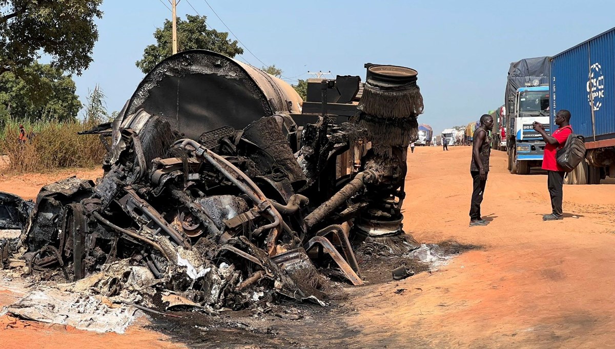 Nijerya'da minibüsle tanker çarpıştı