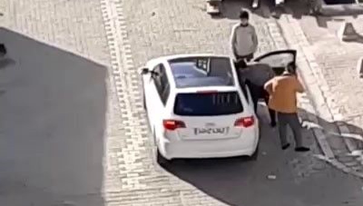 Önce küfür yağdırdı sonra defalarca vurdu