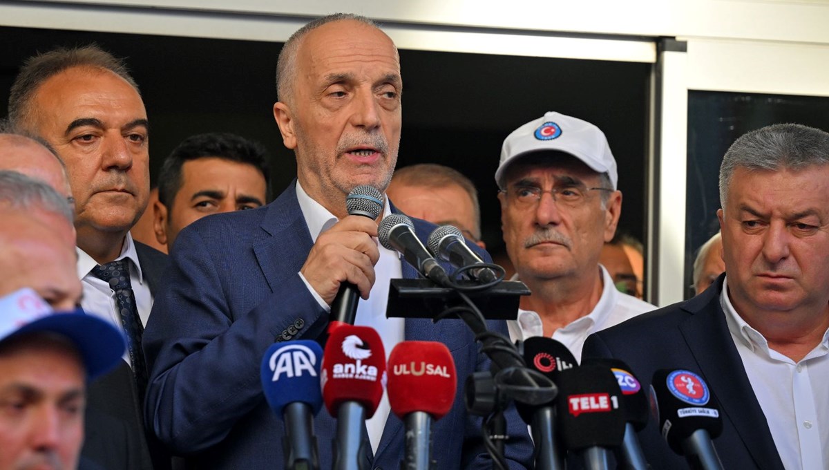 İşçiler talepleri için alanda İşçiler talepleri için alanda