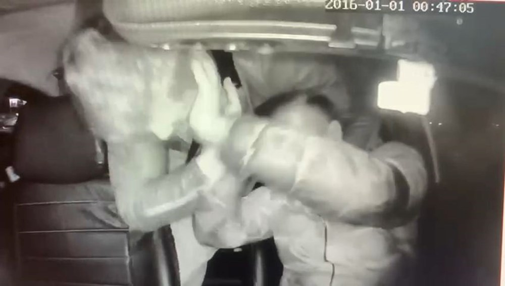 İngiliz boksörün komalık ettiği taksici yoğun bakımdan çıktı, yaşananları anlattı: Öptü, ısırdı, elini gözüme soktu - 4