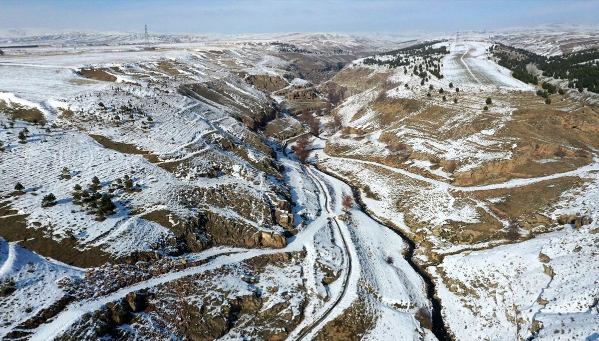 Bitlis'te binlerce yıllık 400 mağara evin bulunduğu 'Madavans Vadisi' turizme kazandırılıyor