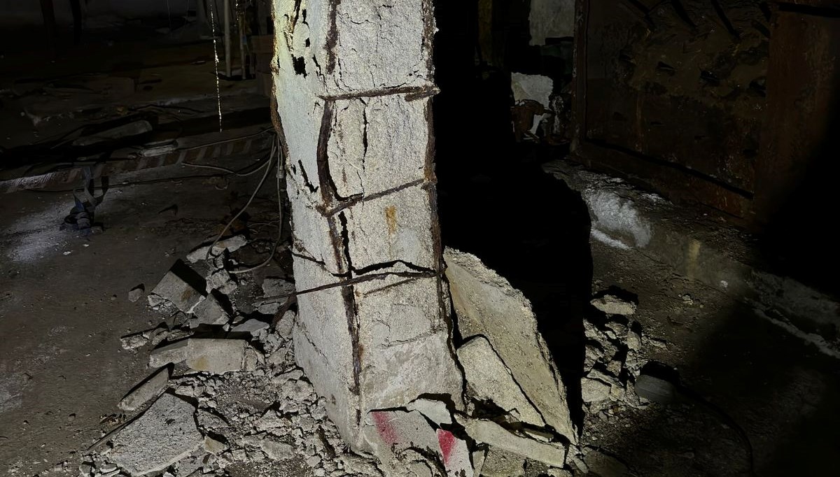Bakırköy'deki pasaj korkutuyor! Kolonlardaki hasar tedirgin etti Bakırköy'deki pasaj korkutuyor! Kolonlardaki hasar tedirgin etti