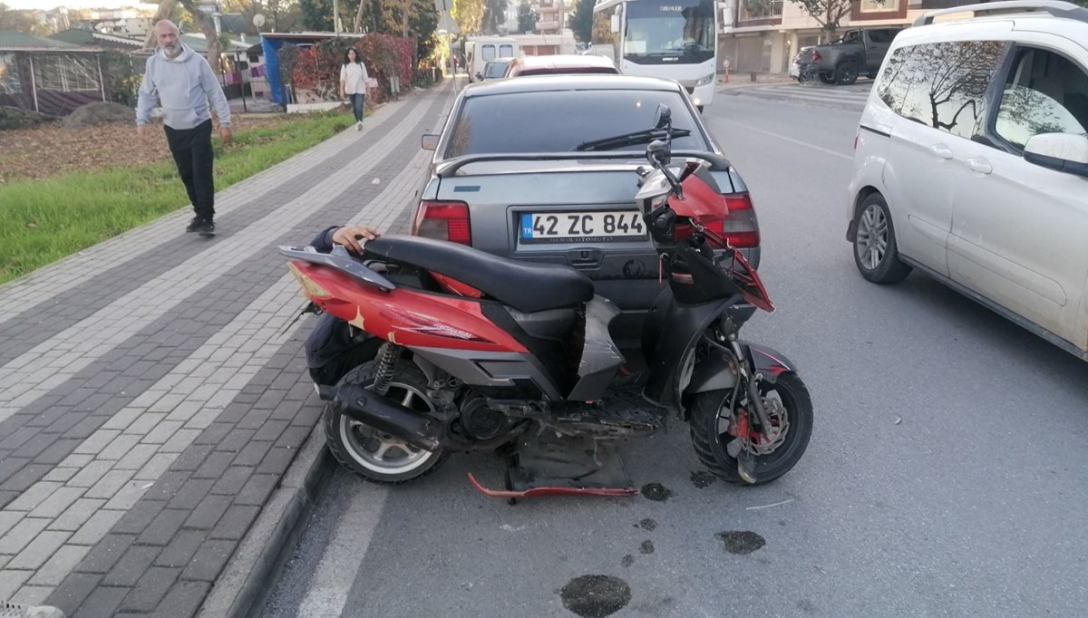 Motosiklet ile otomobil çarpıştı, otomobil sürücüsü alkollü çıktı