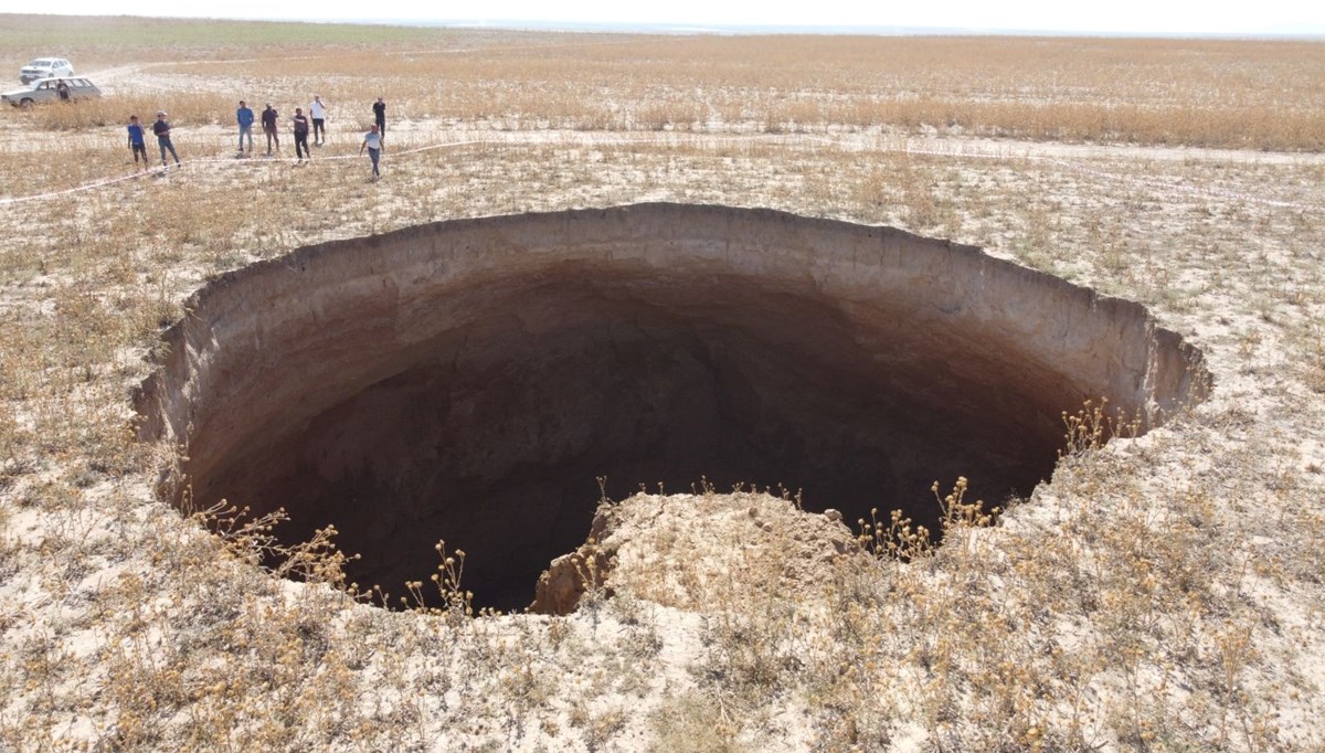 Konya'da 70 metre derinliğinde obruk