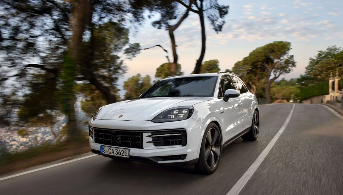 Porsche, Cayenne'in üçüncü e-Hybrid versiyonunu sundu Porsche, Cayenne'in üçüncü e-Hybrid versiyonunu sundu