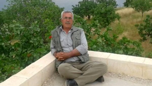 Babasını katletti, annesini yaraladı