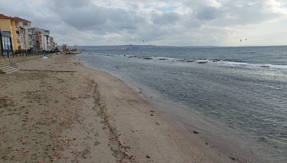 Tekirdağ’da deniz 15 metre çekildi: Kral yolu ortaya çıktı