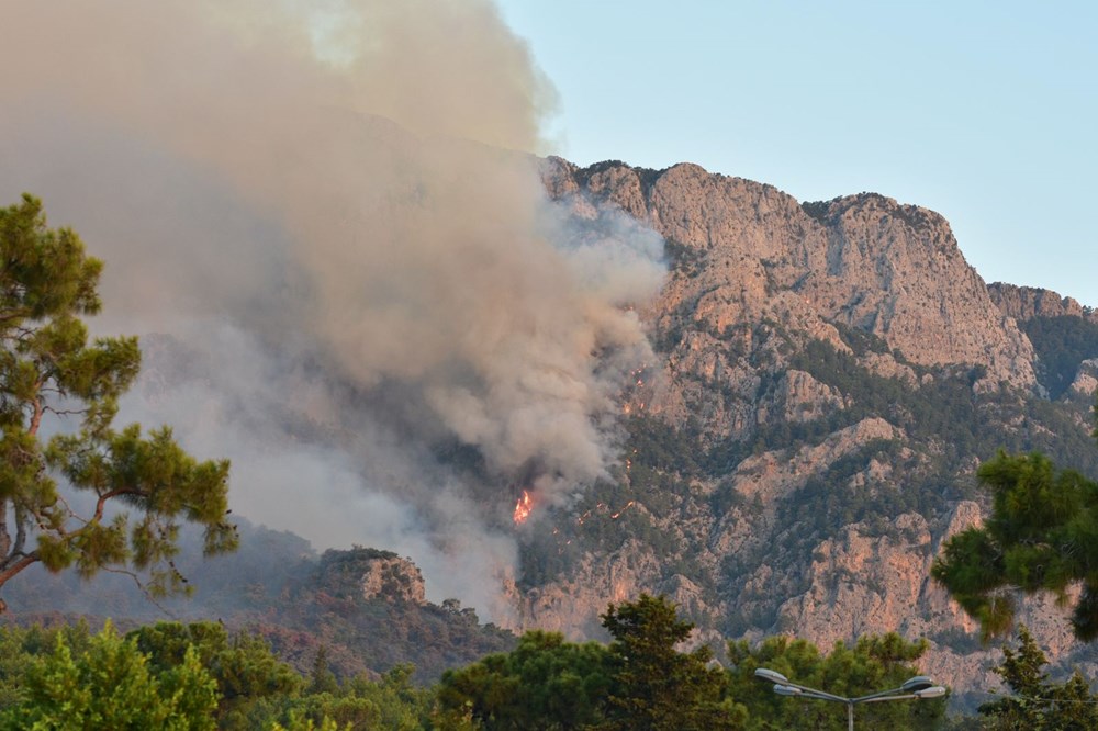 Antalya Kemer'deki orman yangını 4. gününde kontrol altına alındı - 2