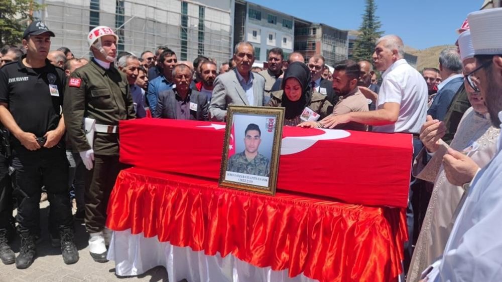Şehitlerin yarım kalan öyküleri: Türkiye şehitlerini uğurluyor - 8