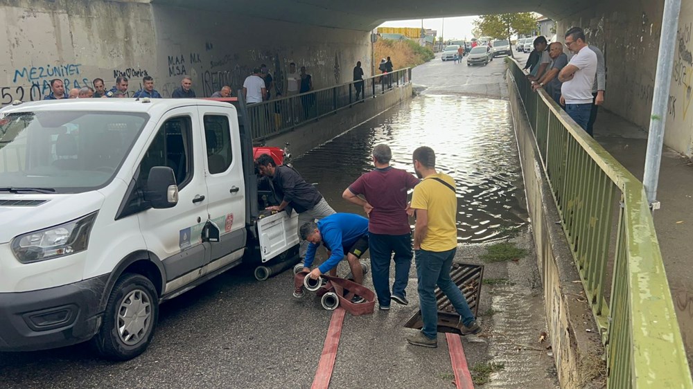 İstanbul'da kuvvetli sağanak: Maltepe'de cadde ve alt geçit göle döndü - 7