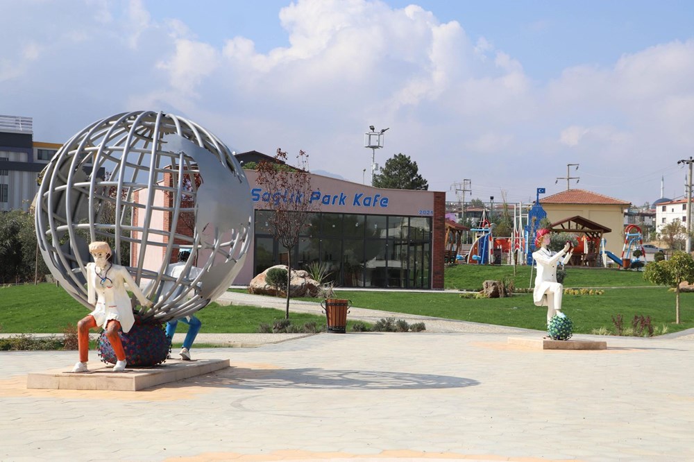 Denizli'deki tartışılan heykeller kaldırıldı!