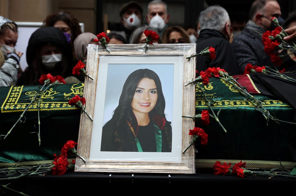 Eski nişanlısı tarafından öldürülen avukat Dilara Yıldız, son yolculuğuna uğurlanıyor - 2
